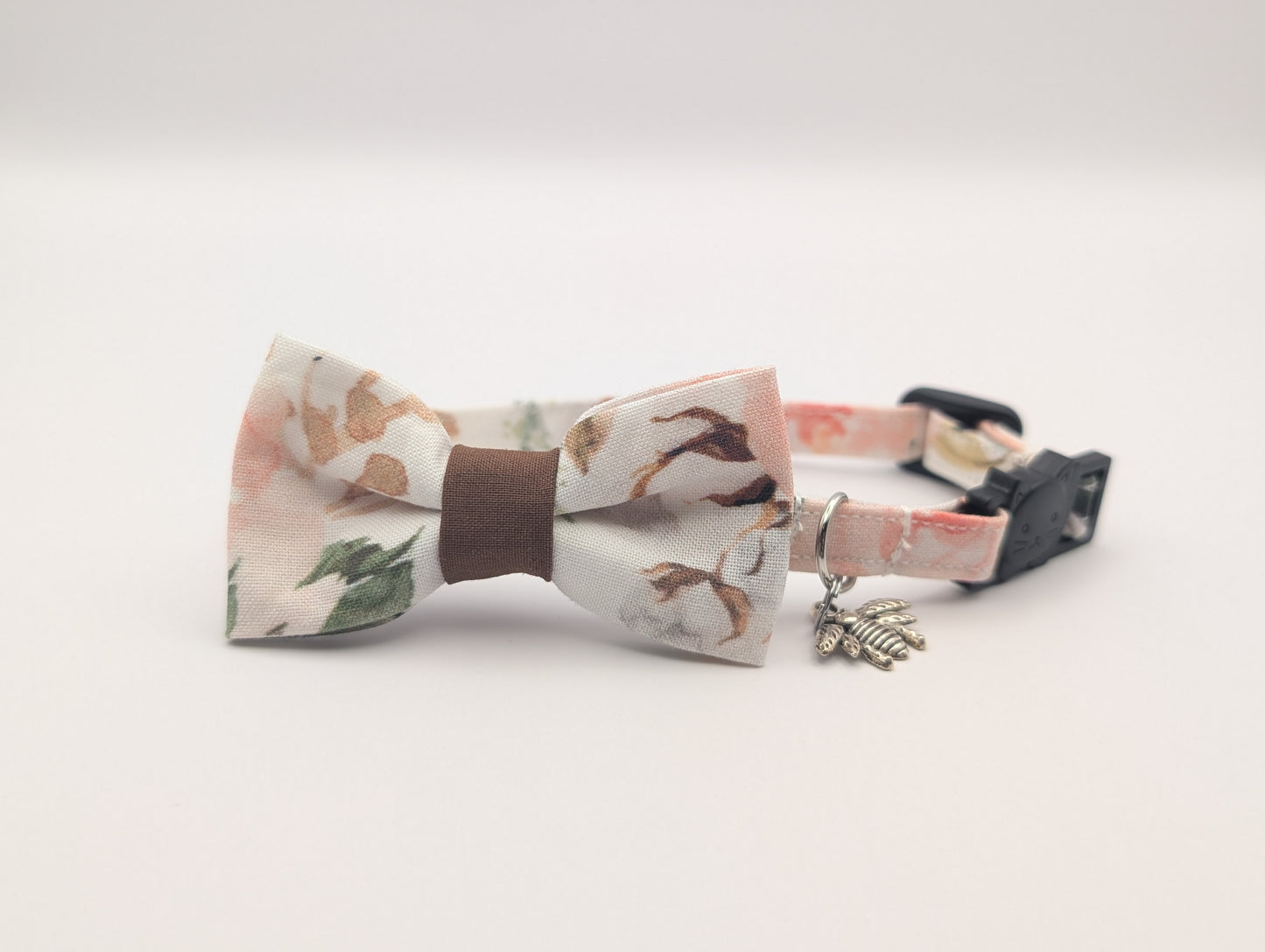 Magnolia Breakaway Collar